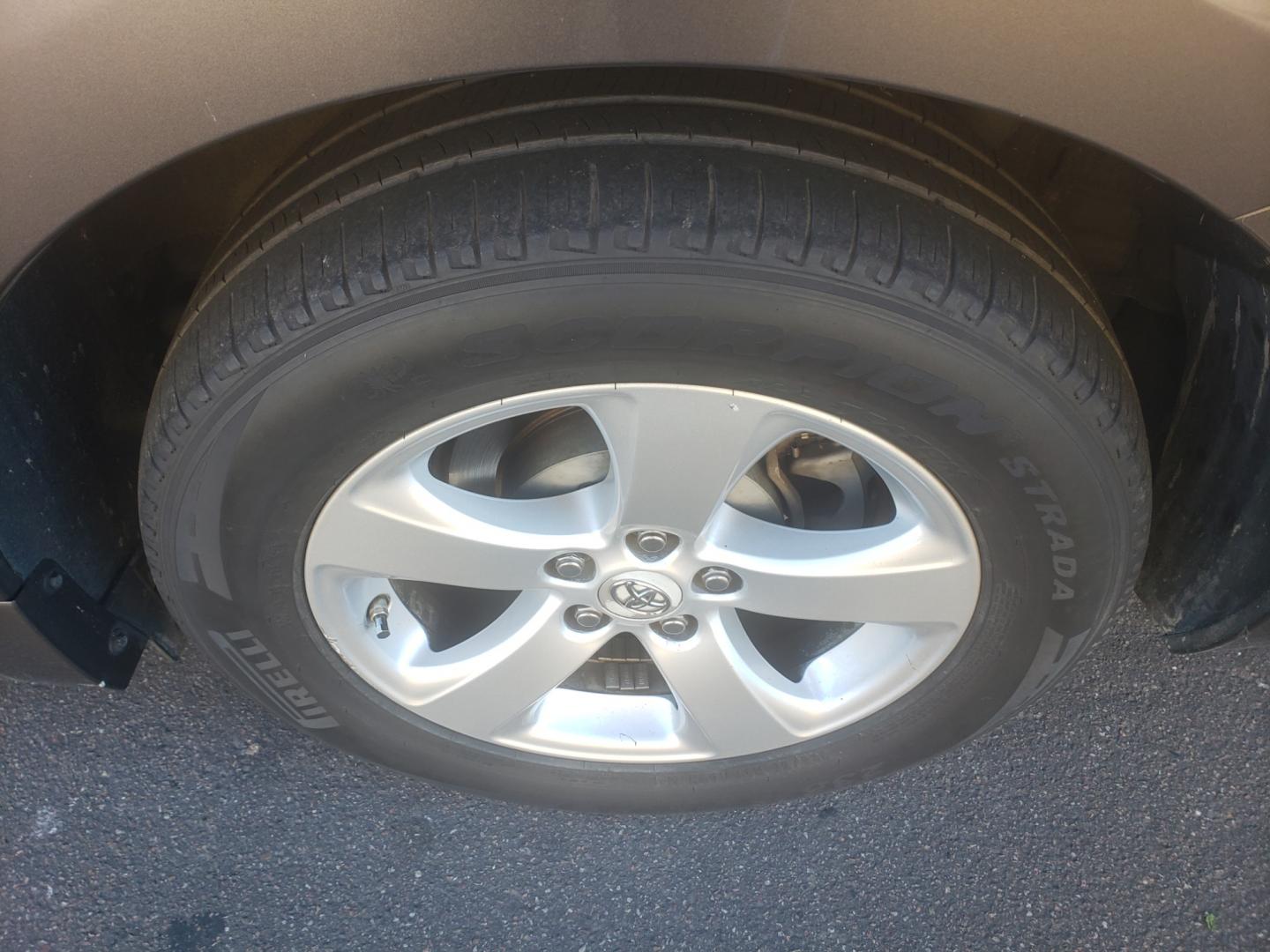 2012 /gray and lite gray Toyota Sienna le (5TDKK3DC2CS) with an 3.5L V6 DOHC 24V engine, 6-Speed Automatic Overdrive transmission, located at 323 E Dunlap Ave., Phoenix, AZ, 85020, (602) 331-9000, 33.567677, -112.069000 - Photo#20